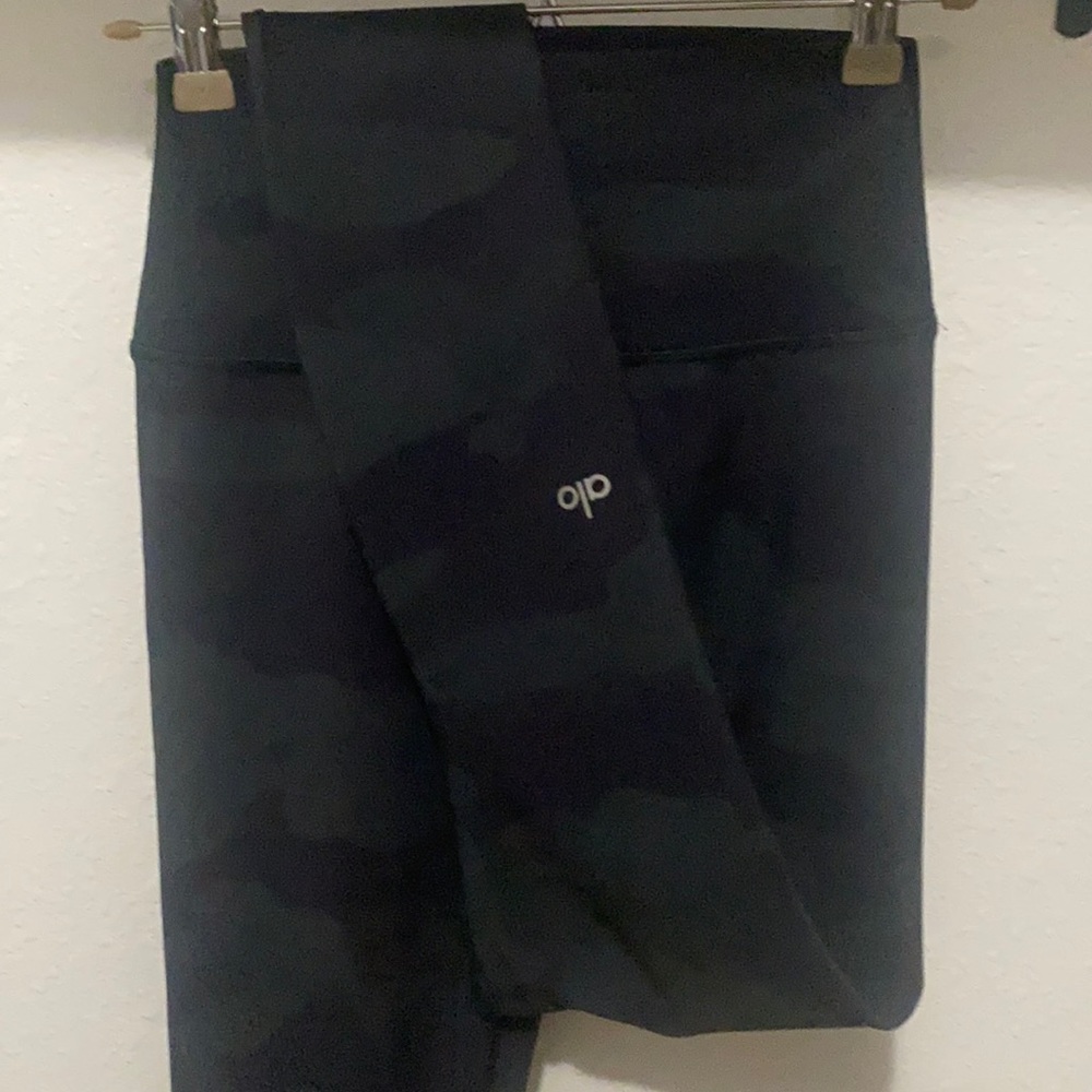 Alo High Waist Camo Vapor Leggings